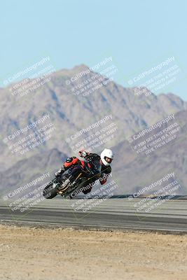 media/Dec-01-2025-Moto Forza (Mon) [[2daa91e15f]]/2-Intermediate Group/Session 4 Turn 9/